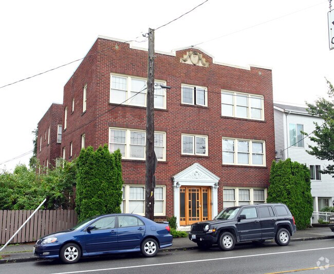 Primary Photo - Phinney Apartments