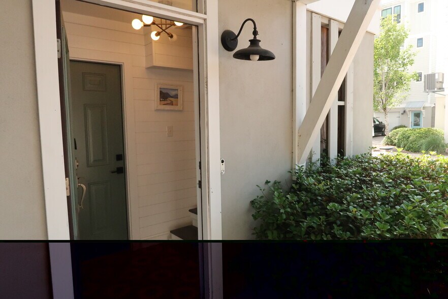 Building Photo - 994 Key Colony Ct