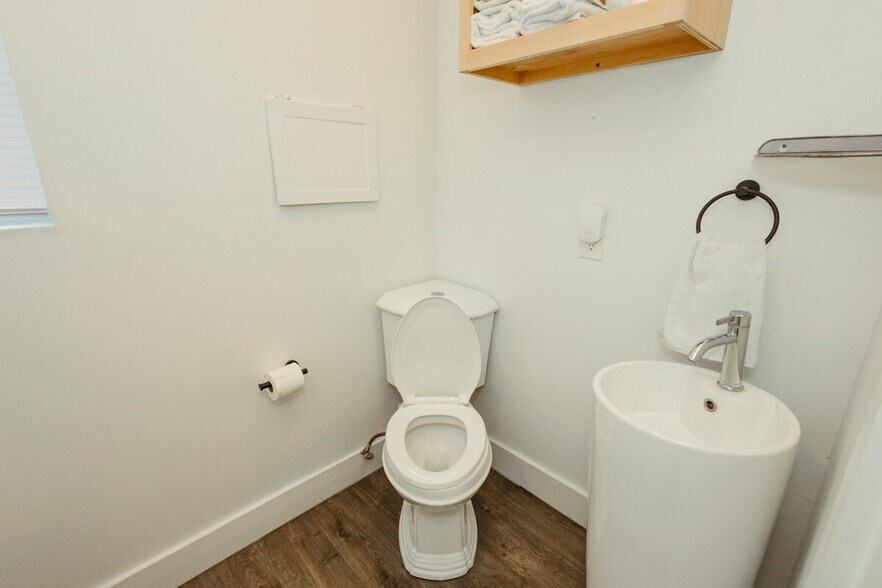 Building Photo - 3817 Leland Ave