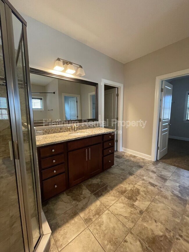 Building Photo - 600 Belton Ct