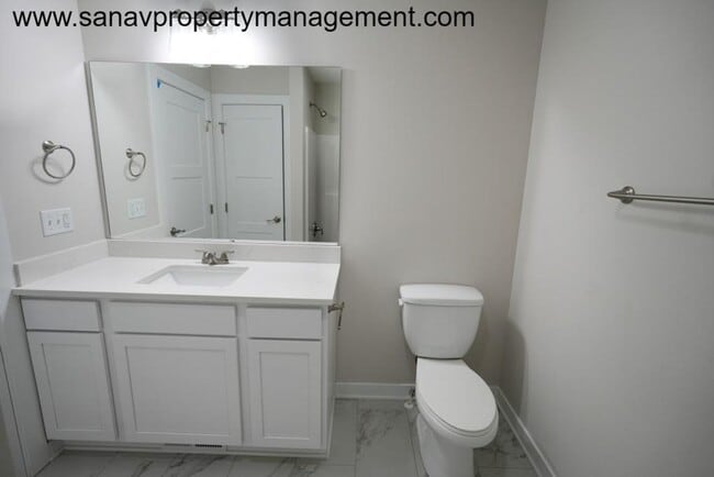 Building Photo - Family-Friendly Ranch Home with 3 Car Gara...