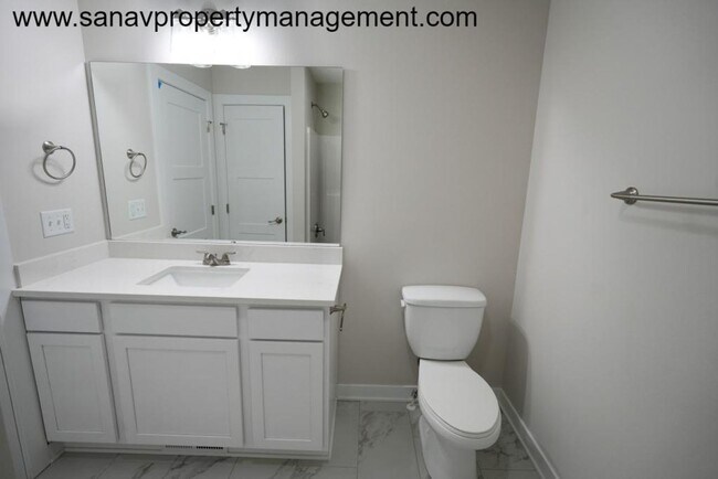 Building Photo - Stunning Single Family Home in Norwalk!