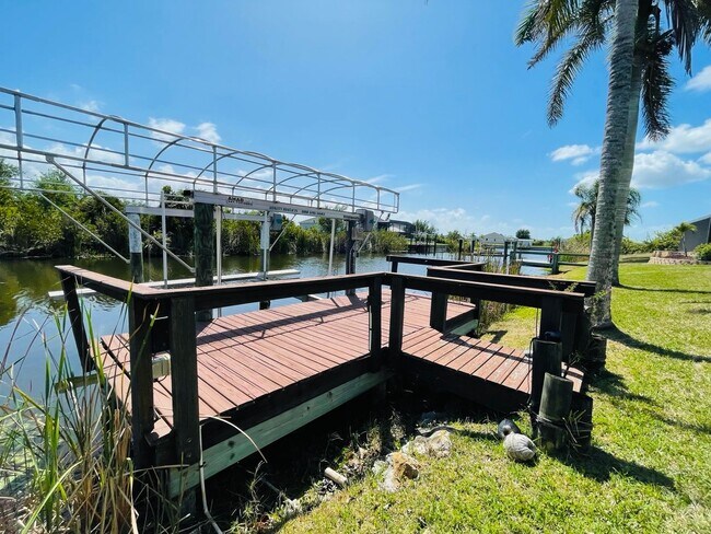 Building Photo - SOUTH GULF COVE-WATERFRONT POOL HOME!