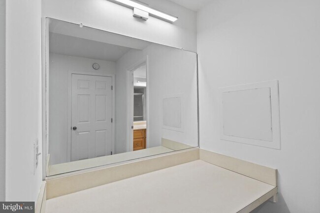 Building Photo - 13 Silverwood Cir