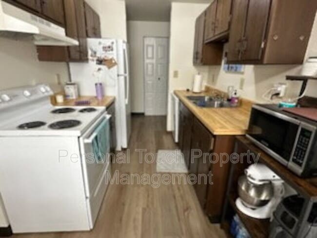 Building Photo - 212 9th Ave S
