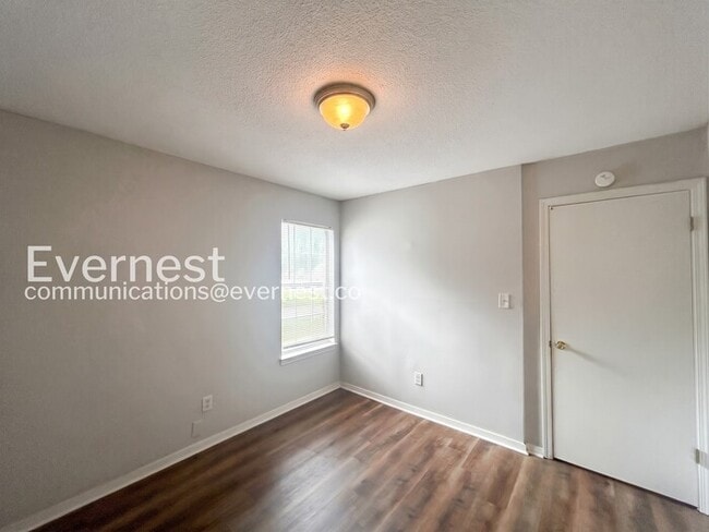 Building Photo - 5859 Shannon Dr