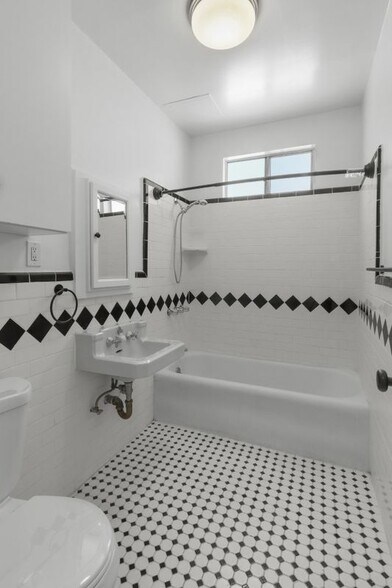 Building Photo - 6282 Commodore Sloat Dr
