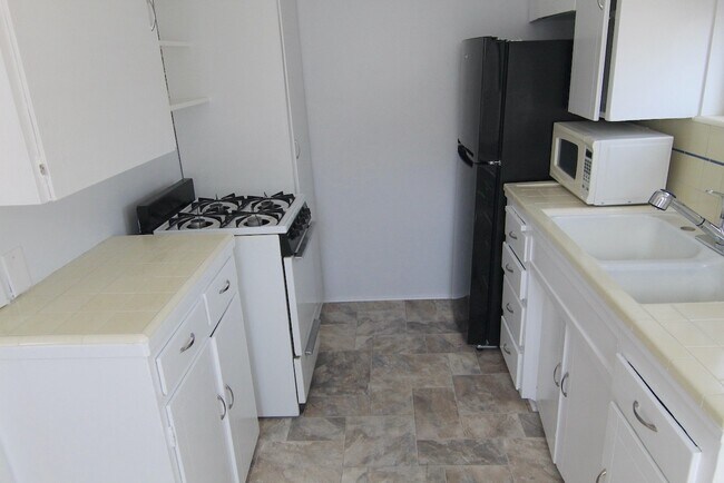 Building Photo - 9217 Alcott St