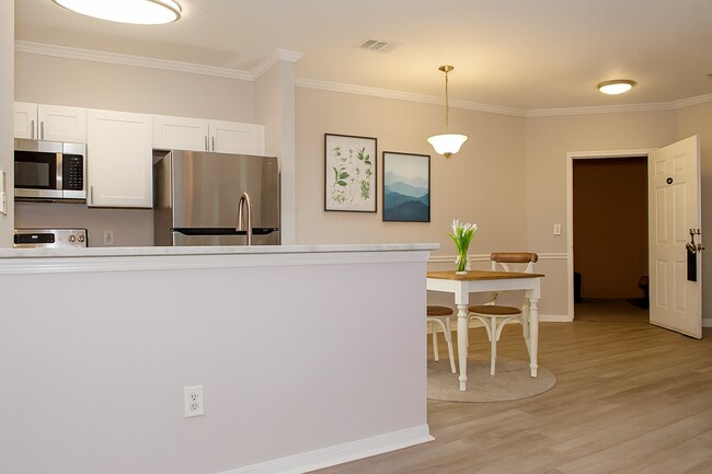 Building Photo - Gorgeous - Completely updated 2 bed 2 bath...