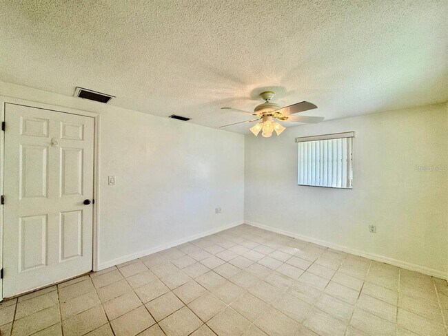 Building Photo - 3131 Roxbury Dr