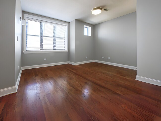 Building Photo - 4237 S Calumet Ave