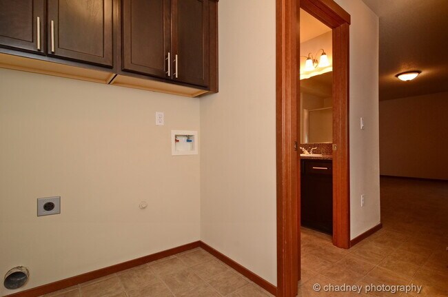 Building Photo - Beautiful Townhome! Flawless Location!