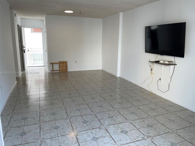 Building Photo - 1357 Collins Ave