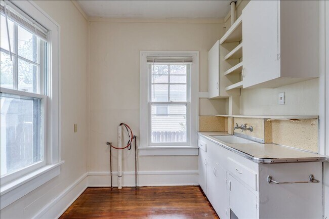 Building Photo - 321 Chautauqua