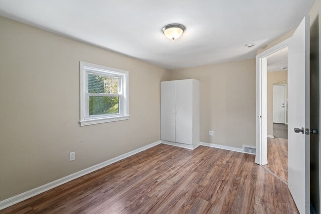 Building Photo - BLACK FRIDAY DEAL! SCORE 50% OFF 1ST MONTH'S RENT IF SIGNED BY NOV. 28! Cozy 3 Bedroom home in Mc...