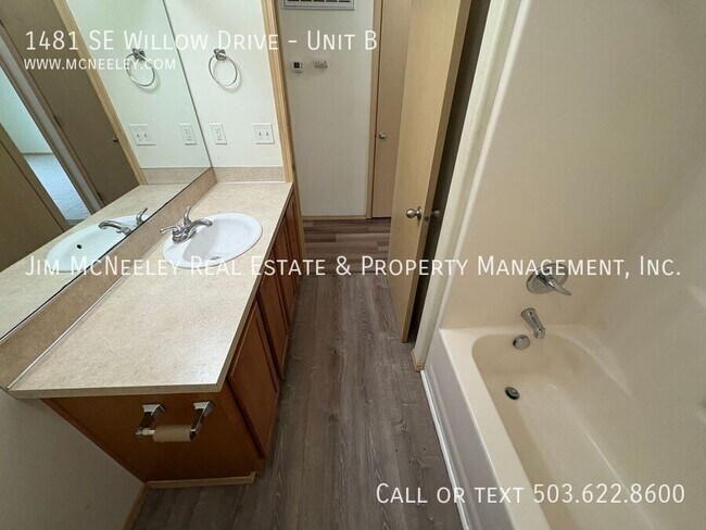 Building Photo - 1481 SE Willow Dr