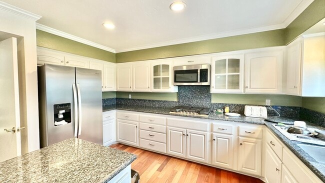 Building Photo - Spacious Two-Story Home with Three-Car Att...