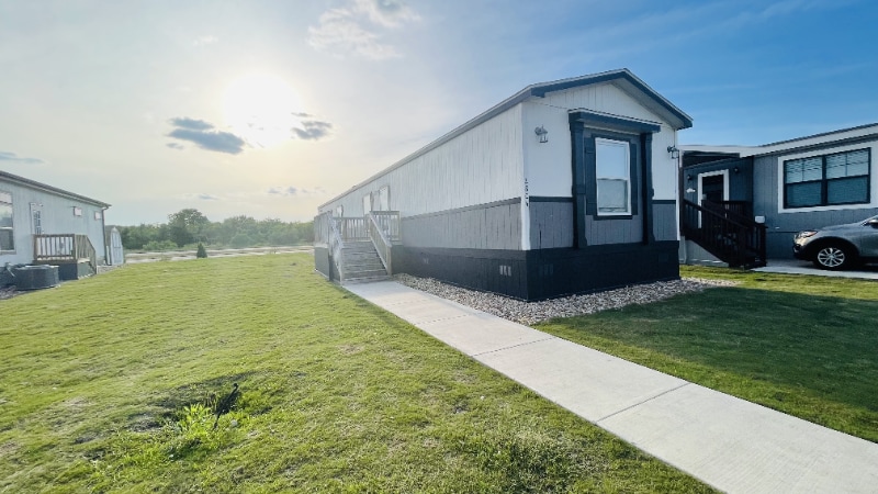 Building Photo - 2804 Halite Bend