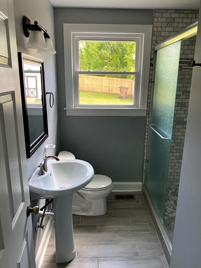 Building Photo - 2 bedroom in Nashville TN 37216