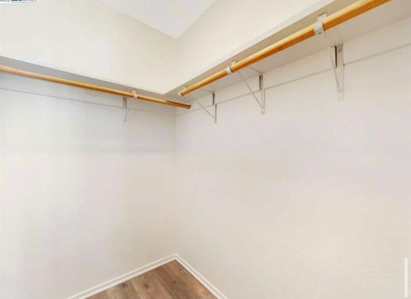 Bedroom closet - 2316 Lakeshore Ave