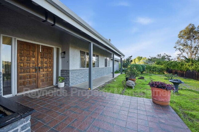 Building Photo - 1953 Granite Hills Dr