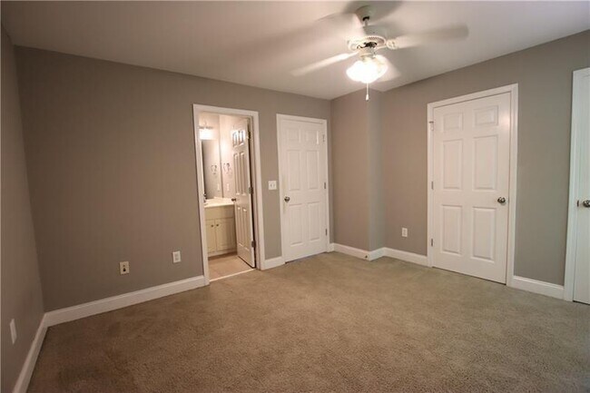 Building Photo - 460 S Barnett Shoals Rd