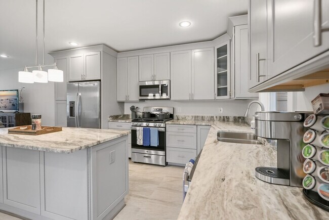 Building Photo - 7900 Heritage Dr