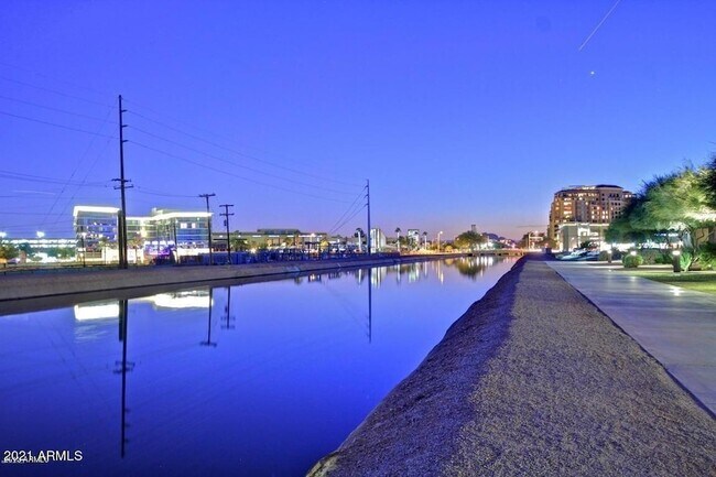 Building Photo - 4747 N Scottsdale Rd