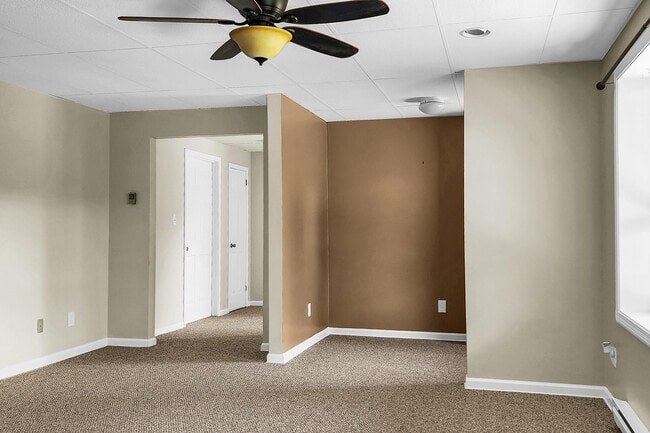 Building Photo - 910 Old Fort Rd