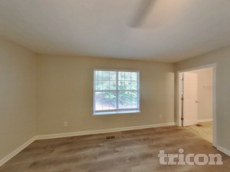 Building Photo - 365 Anna Ave