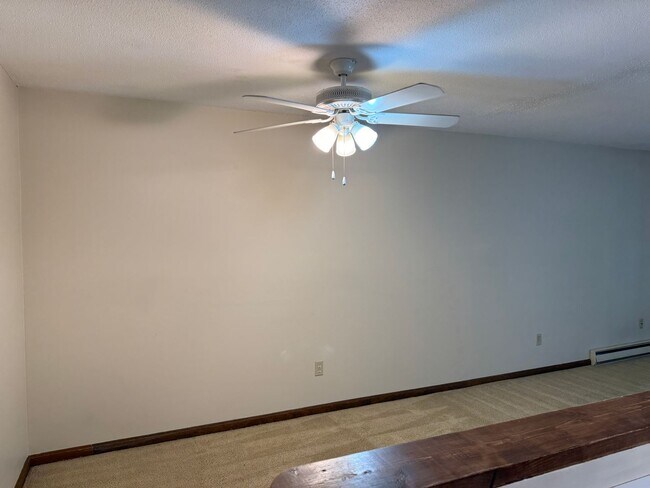 Building Photo - 2 bedroom, 1 bathroom in West Lebanon