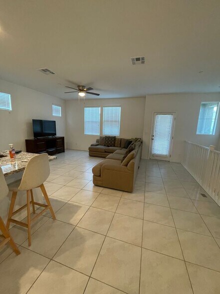 Building Photo - 650 Vetiver Ln