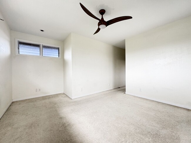 Building Photo - Small Pet Friendly Kailua Apartment with W...