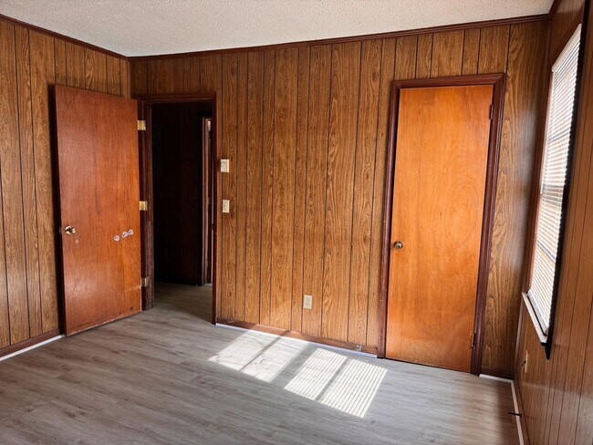 Building Photo - 3 bed, 1 bath brick home located in Troy