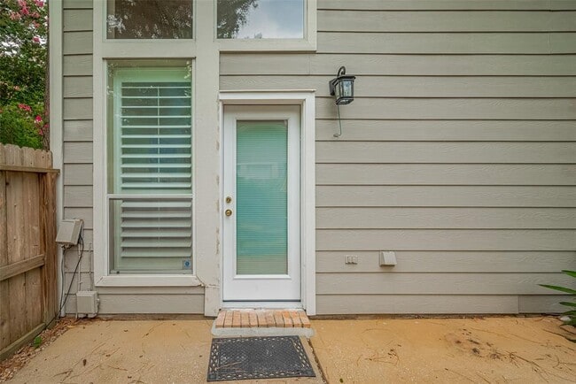 Building Photo - 2310 Plateau Ct