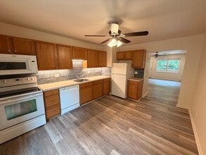 Building Photo - 2 Bedroom, 1 Bath, Spacious Apartment For Rent with Washer and Dryer
