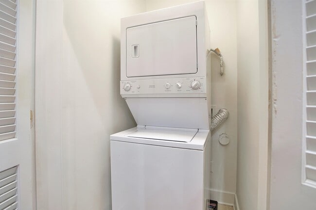 Building Photo - 61 Grand St