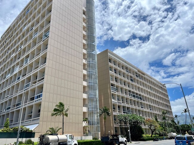 Building Photo - 500 University Ave