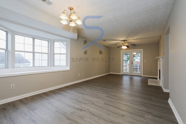 Building Photo - Move in before October 15th and get $100 O...
