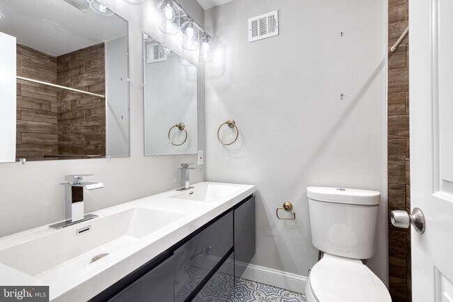 Building Photo - 635 S Lehigh St