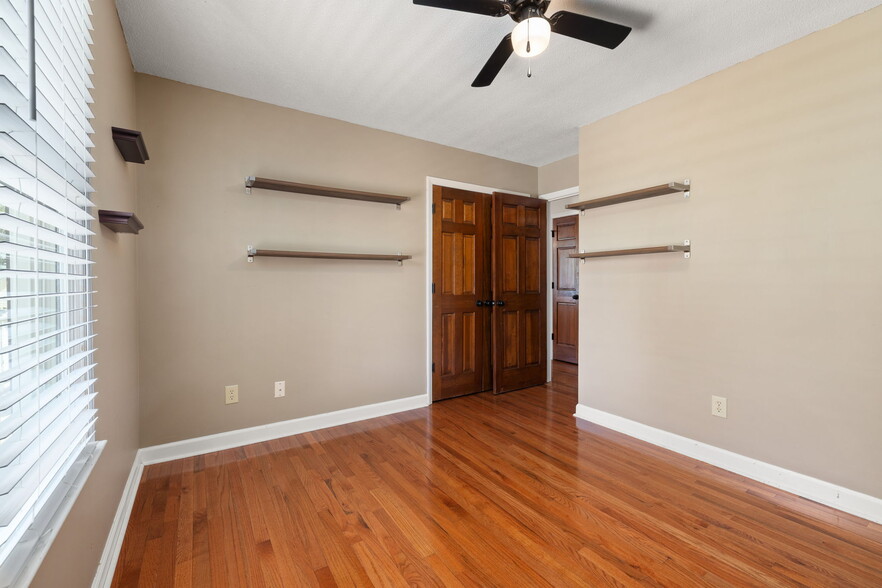 3rd bedrrom/home office/guest suite - 940 Skylar Ct