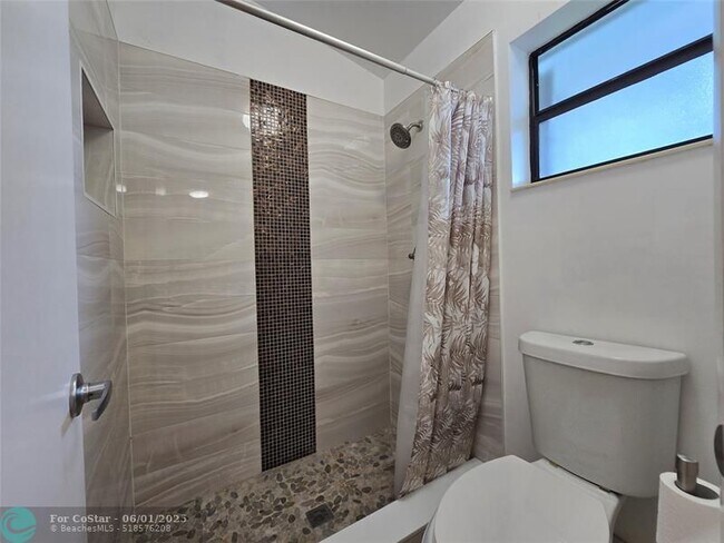 Building Photo - 4455 Carambola Cir N