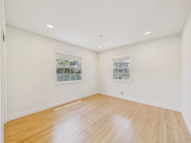 Building Photo - Beautiful serene and private Belmont home