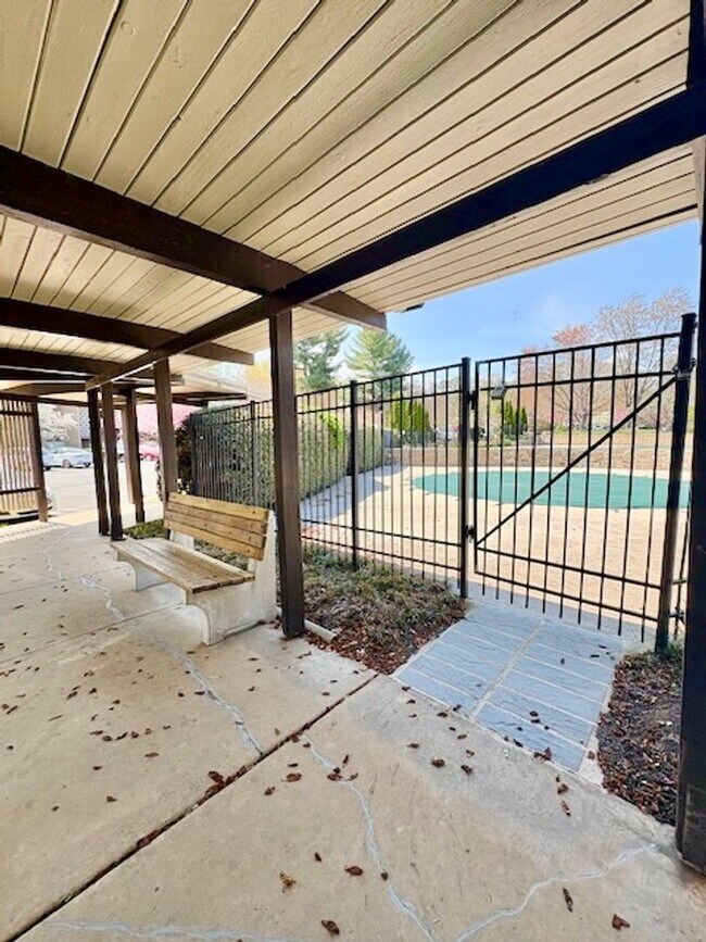 Building Photo - Remodeled 2 BR 1BA in Bethesda. Private front patio. Most utilities included.