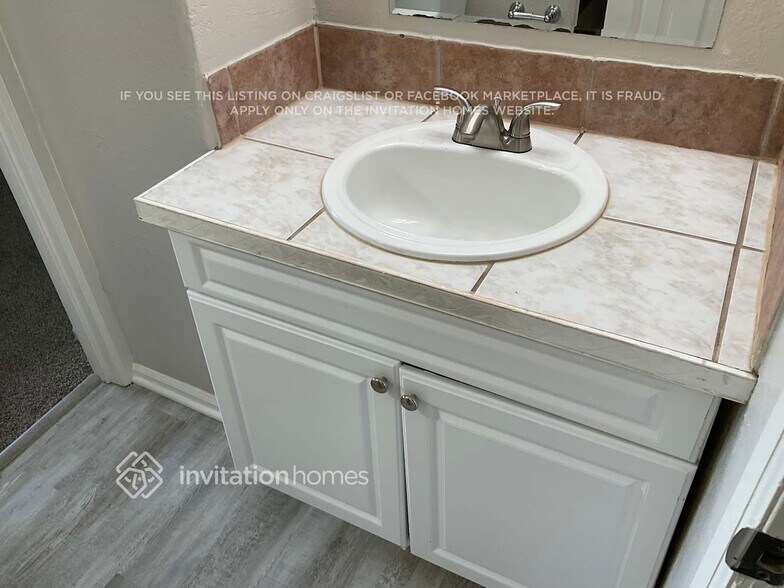 Building Photo - 1621 Gibralter St