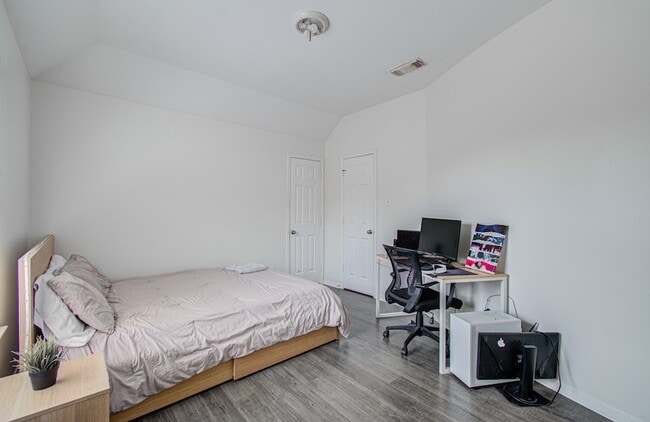 Building Photo - 26427 Sagewood Forest Dr