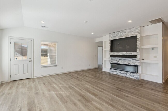 Building Photo - Stunning 4-Bed Home in Deer Creek Schools with Open Floorplan & Community Amenities