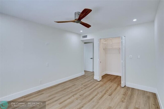 Building Photo - 1407 NE 56th St