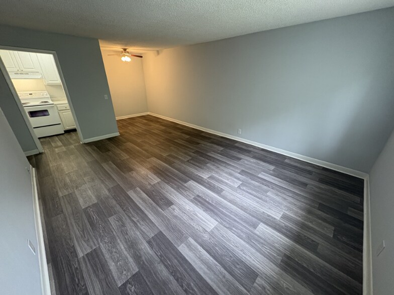 Building Photo - 1005 Hickory Hill Ln
