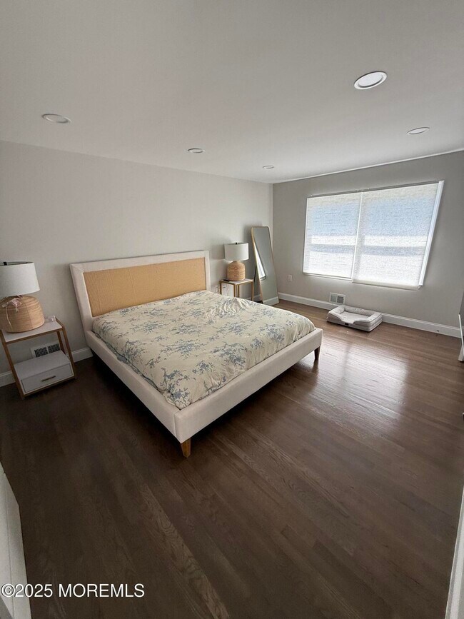 Building Photo - 445 Slocum Pl